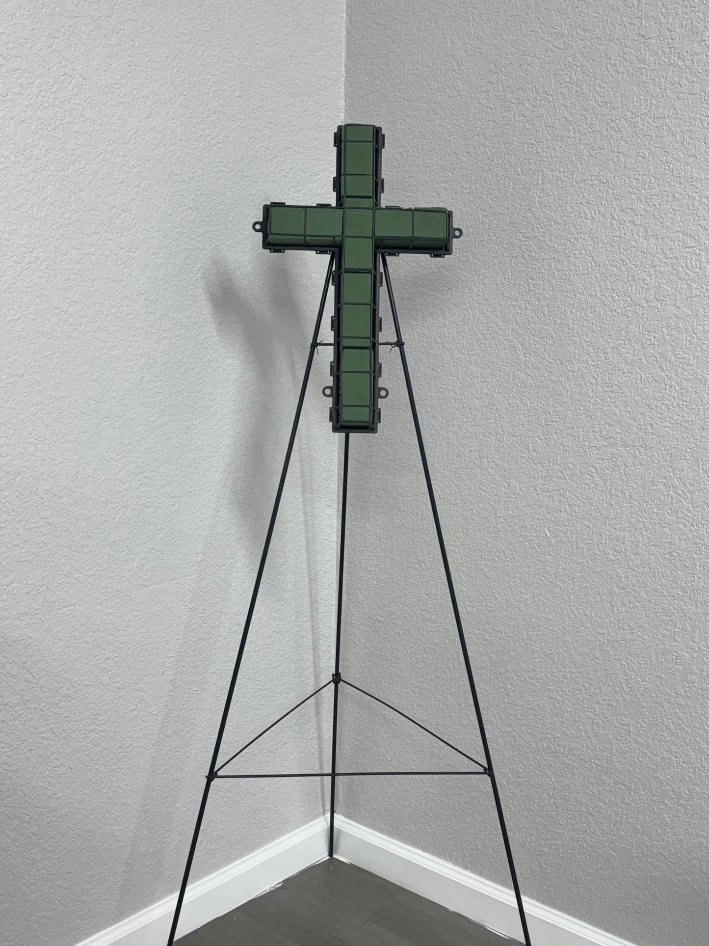 20" Cross Standing Spray